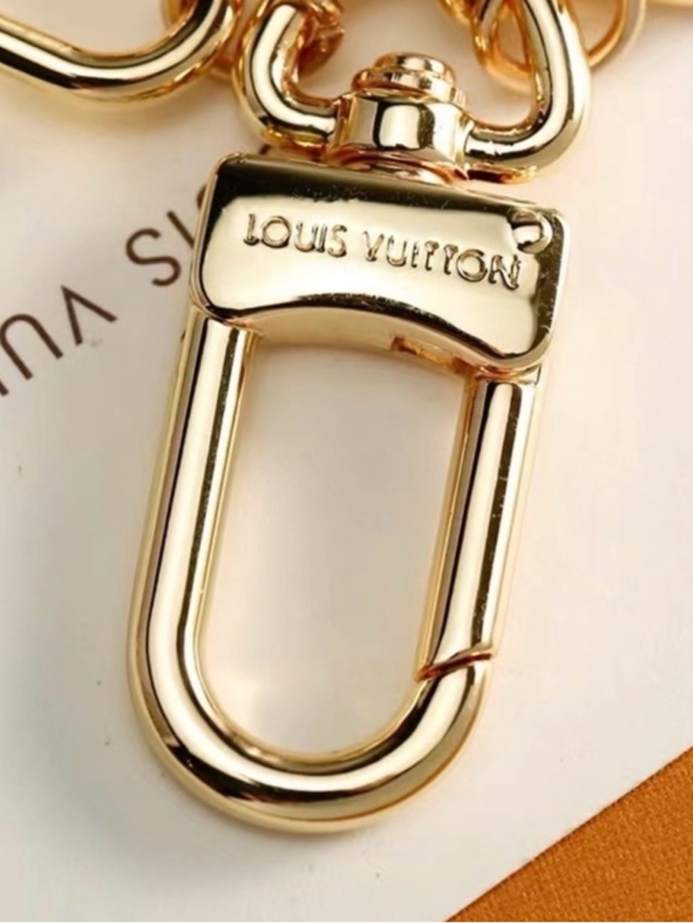 Louis Vuitton Heart Shaped Key Chain / Bag Charm (MO1425), Light Pink, Gold Tone - Picture 5 of 6